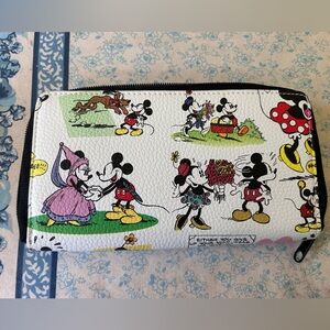 Minnie Mouse Disney Parks retro zip wallet